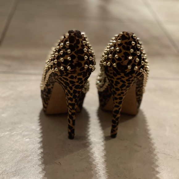 Vince Camuto Leopard Print Studded Platform Heel - Picture 3 of 7